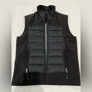 Guess vest black color  size S